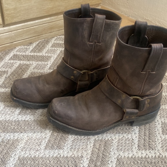 Men’s size 9 Harness Boots In excellent condition. Worn only briefly - Picture 2 of 2